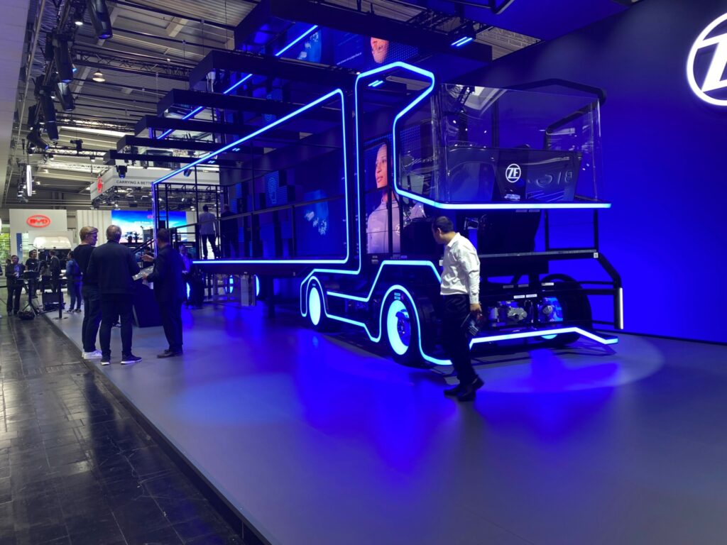 ZF 在 IAA 展会上的展位