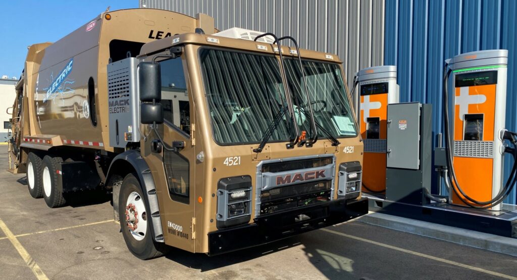 铜色Mack LR Electric