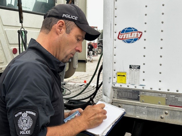 HRPS officer inspecting a trailer