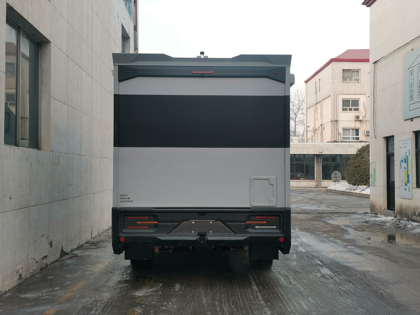 览众之星 4-6座 6米 旅居车 (LZR5040XLJCCE60)