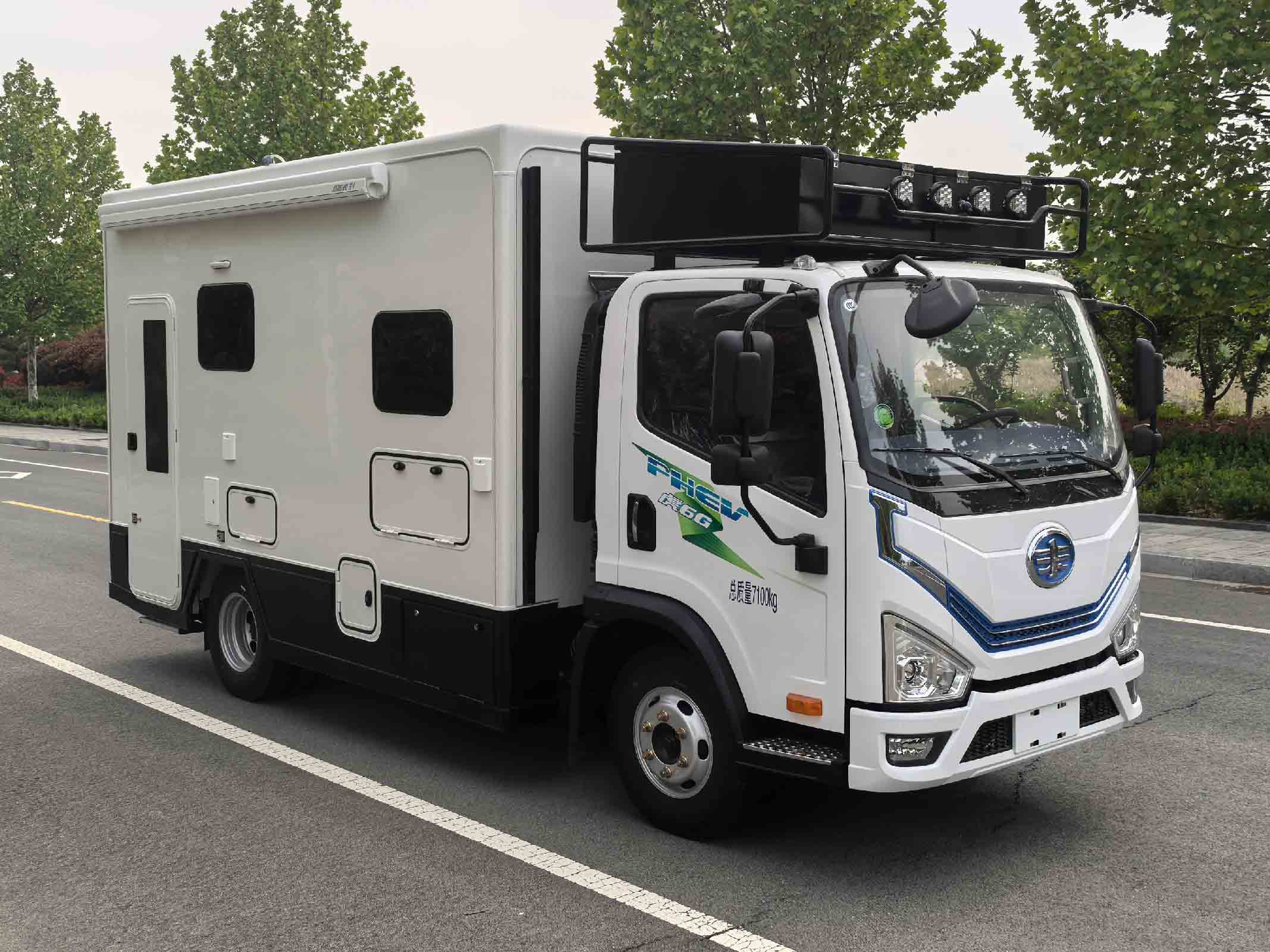星羽兴旺 5.96米 插电式混合动力旅居车 (WXY5071XLJYQPHEV)